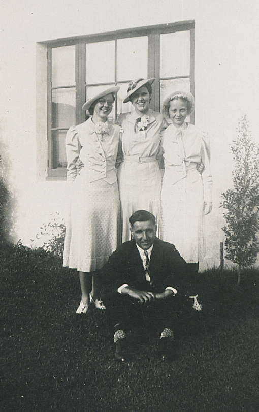 Dorothy Adele
        Thelma Witty